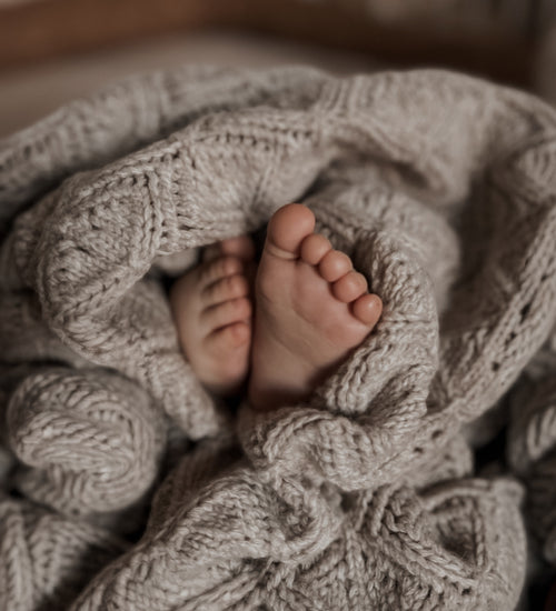 Flora Strikket ullteppe - Beige Melange