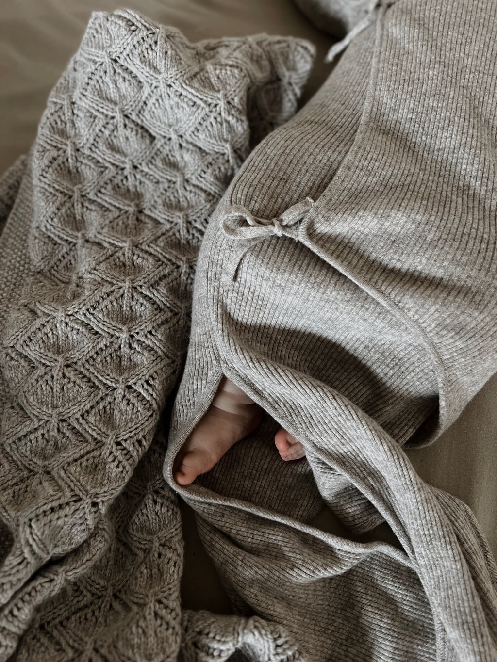 Hazel Knyttet Babypysj - Beige Melange