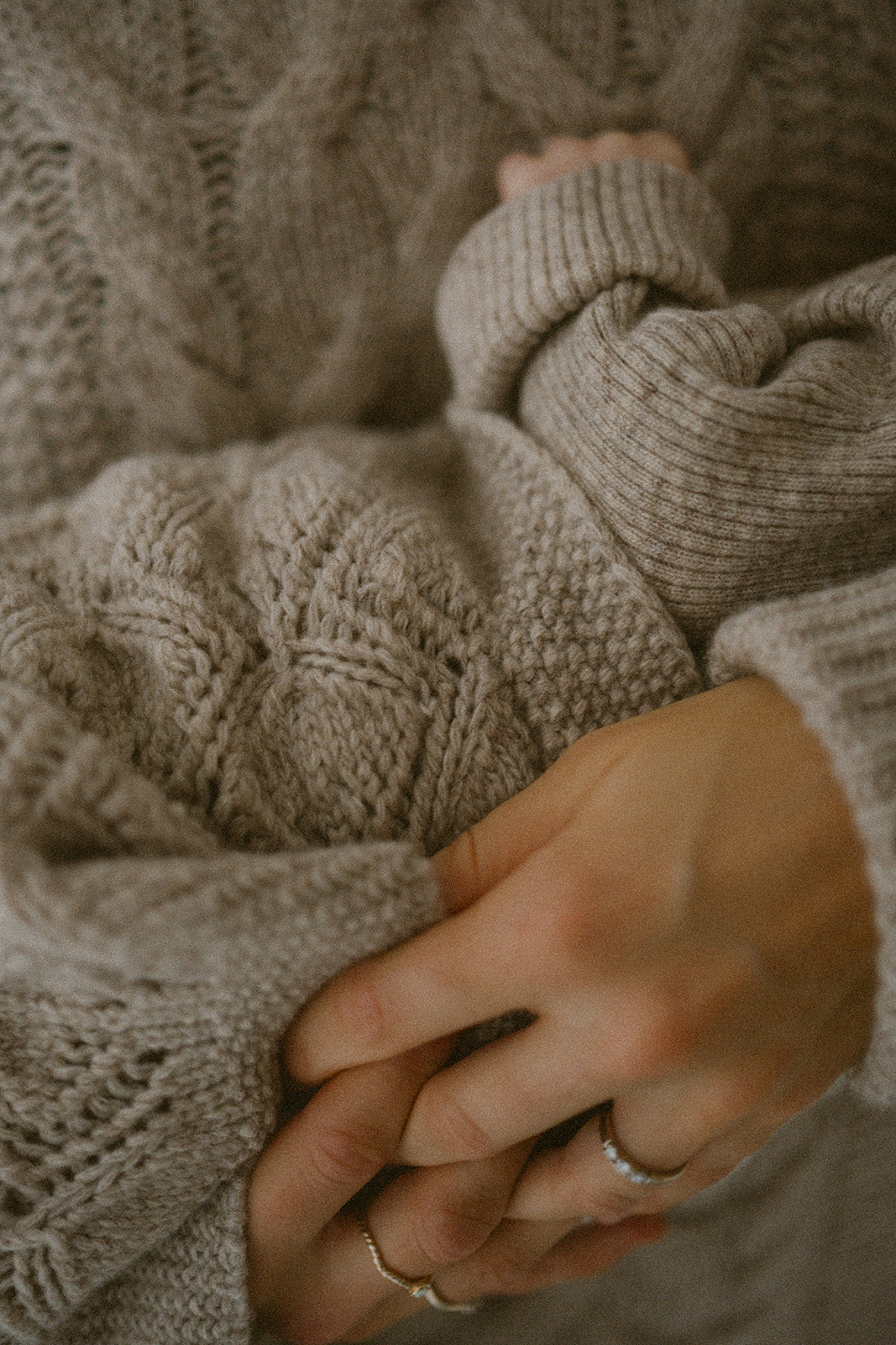 Flora Strikket ullteppe - Beige Melange