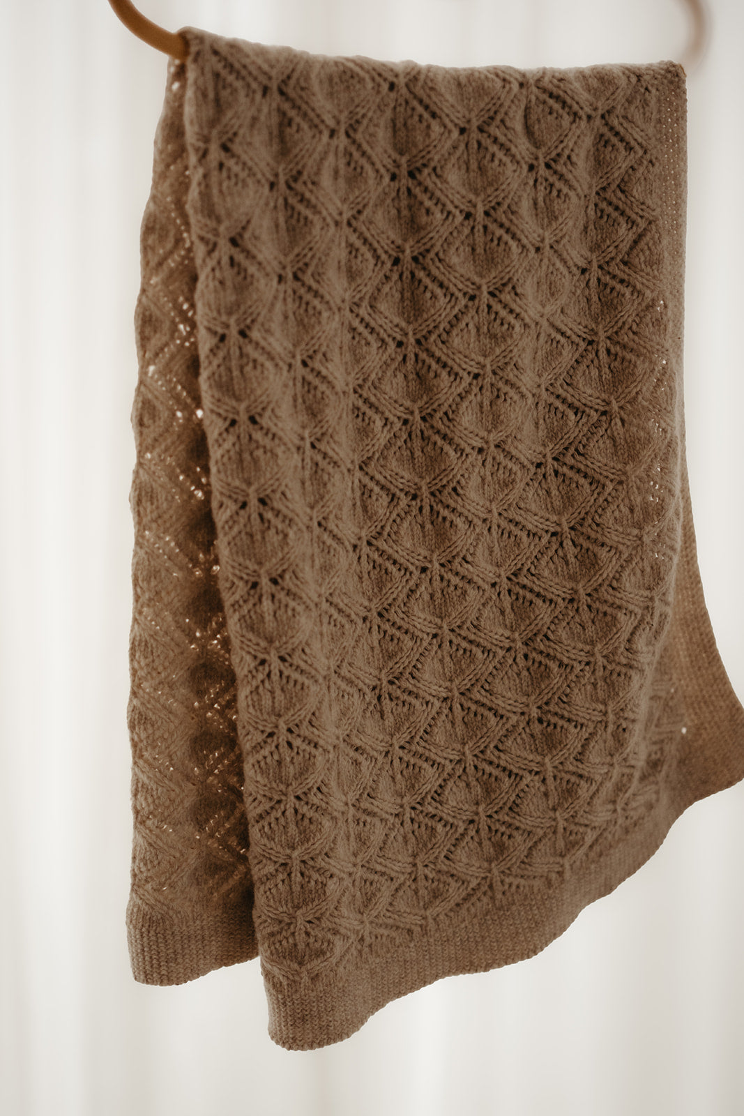 Flora Strikket ullteppe - Beige Melange